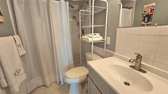 26 Birdie Dr, New Smyrna Beach, FL 32168 - full bath featuring tasteful backsplash, a shower with shower curtain, toilet, vanity, and tile patterned flooring