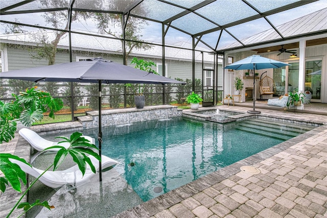 view of swimming pool with a lanai, ceiling fan, a pool with connected hot tub, and a patio