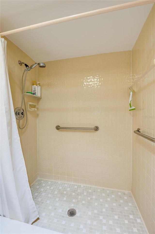 full bath featuring a tile shower