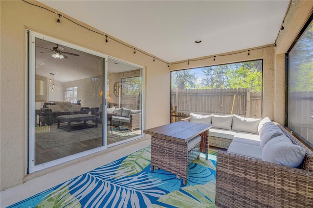 sunroom with ceiling fan