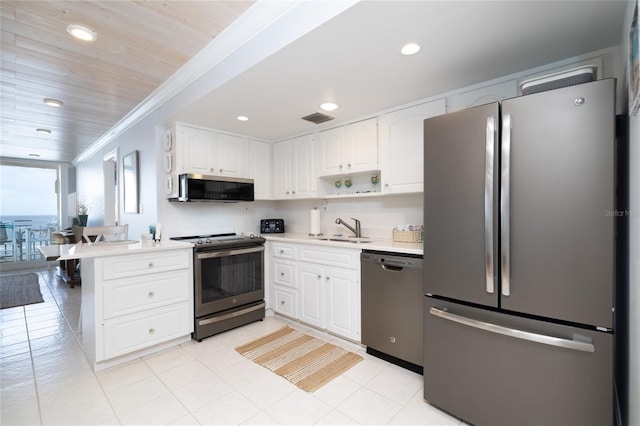 kitchen with stainless steel appliances, a sink, visible vents, white cabinets, and light countertops