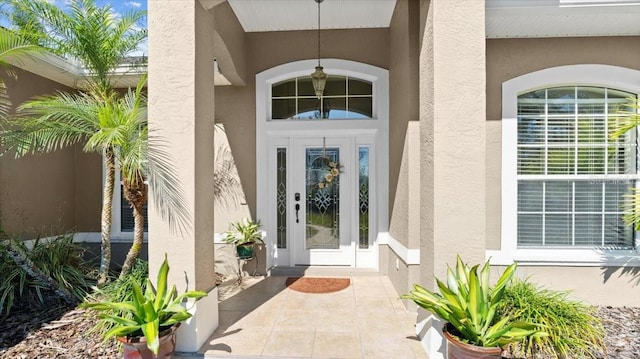 view of exterior entry featuring stucco siding