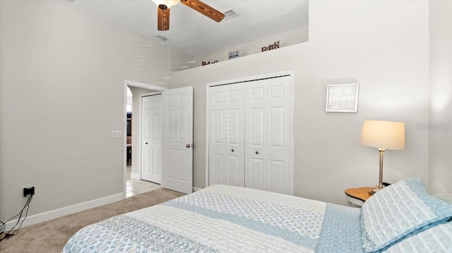 bedroom with carpet flooring, visible vents, a ceiling fan, baseboards, and a closet