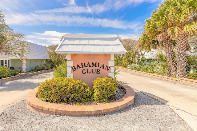 view of community / neighborhood sign