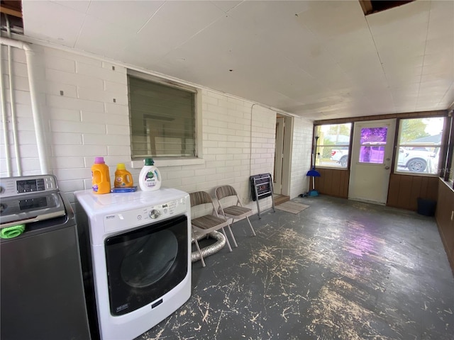 sunroom / solarium with washer and clothes dryer and heating unit