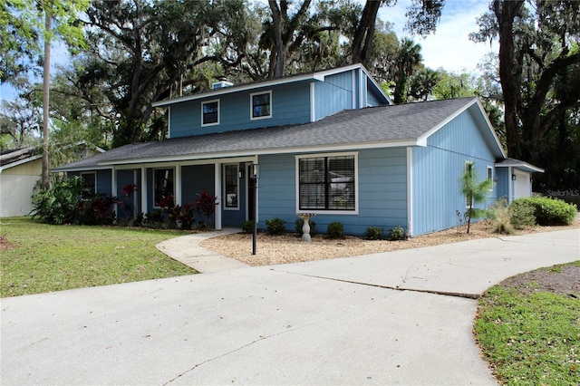 view of front facade featuring covered porch and a front yard