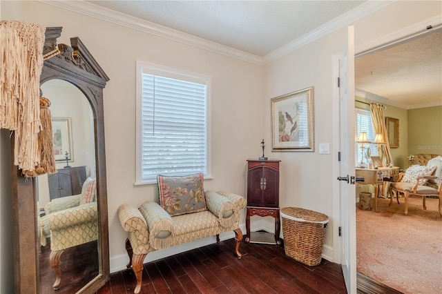 living area with dark wood-style floors, baseboards, and crown molding