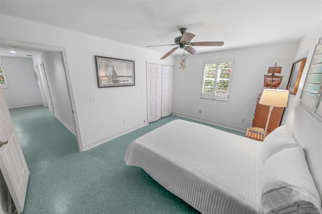 carpeted bedroom featuring ceiling fan, baseboards, and a closet