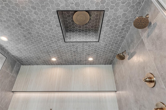 details featuring recessed lighting and tiled shower