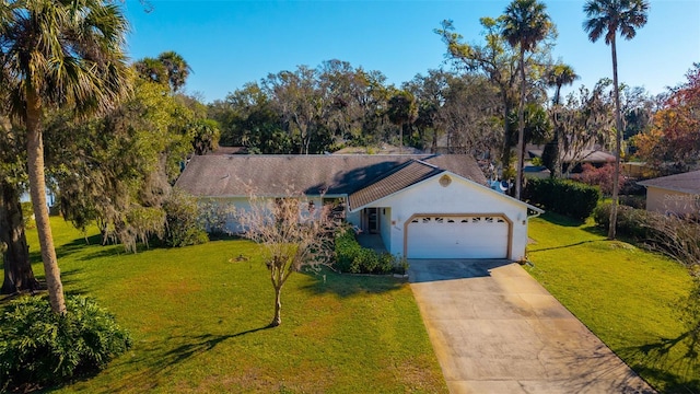 view of front of property featuring a front yard, a garage, and driveway