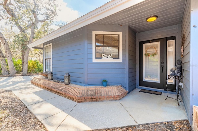 doorway to property featuring a porch