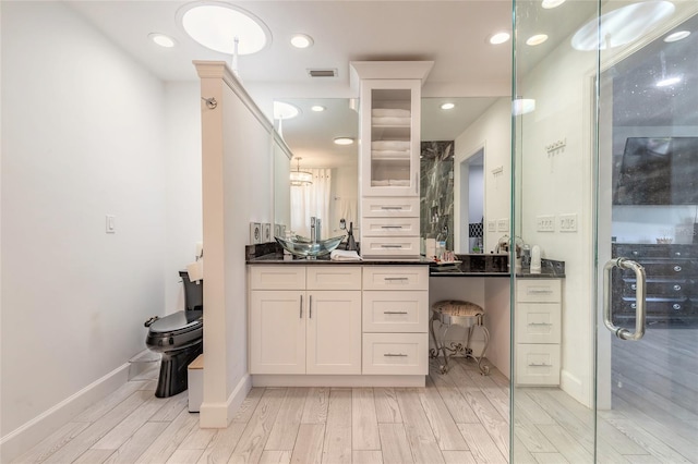 full bathroom featuring vanity, baseboards, visible vents, wood tiled floor, and recessed lighting