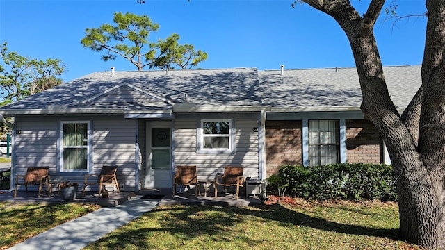919 Fairvilla Dr, New Smyrna Beach, FL 32168 - view of front of property featuring a front yard and a shingled roof
