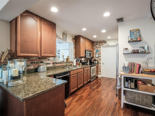 168 Turnberry Cir, New Smyrna Beach, FL 32168 - kitchen featuring visible vents, backsplash, dark wood-type flooring, stainless steel appliances, and a sink