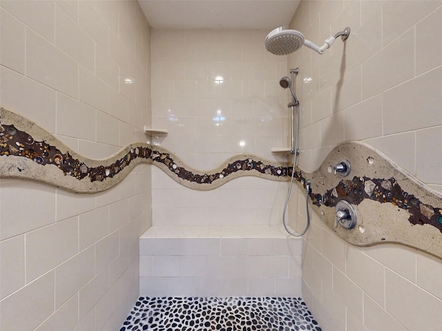 536 Faulkner St, New Smyrna Beach, FL 32168 - interior details featuring a tile shower