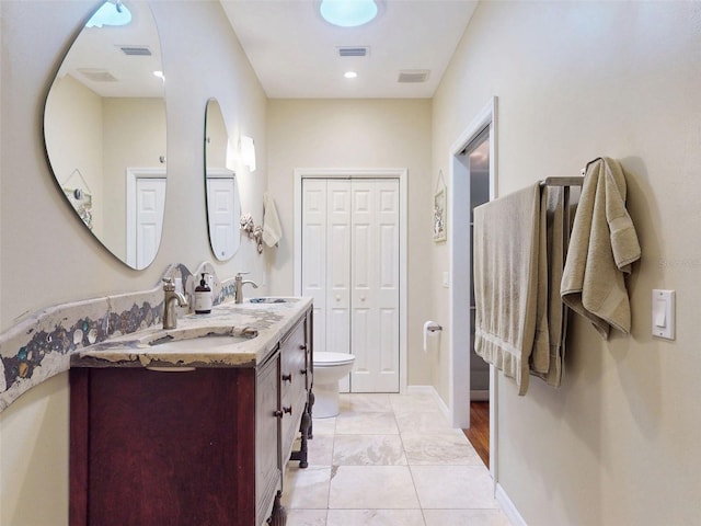 536 Faulkner St, New Smyrna Beach, FL 32168 - bathroom featuring visible vents, a closet, and a sink