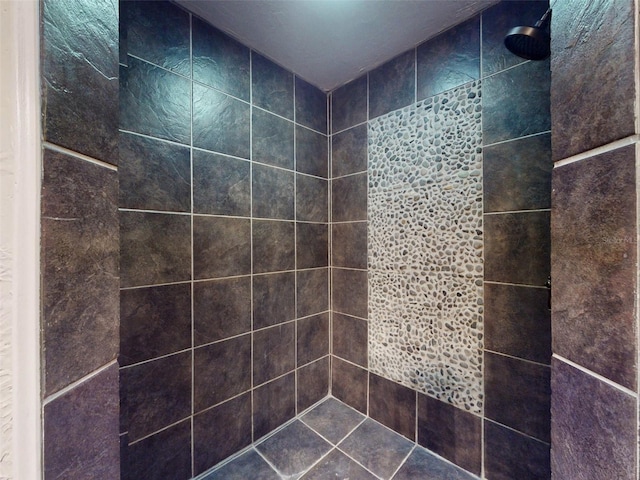 536 Faulkner St, New Smyrna Beach, FL 32168 - bathroom featuring tiled shower