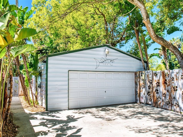 536 Faulkner St, New Smyrna Beach, FL 32168 - detached garage with fence