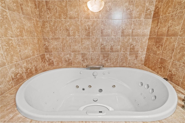 191 Howes St, Oak Hill, FL 32759 - bathroom featuring a jetted tub
