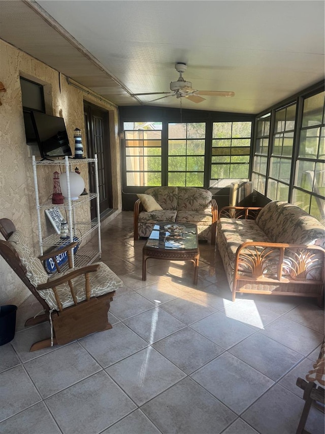 sunroom / solarium with outdoor lounge area and a ceiling fan