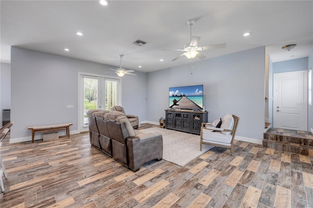 living room with ceiling fan, visible vents, recessed lighting, wood finished floors, and baseboards