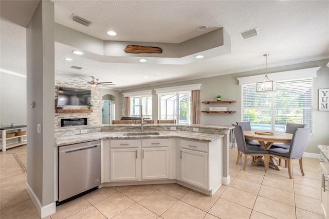 495 Venetian Villa Dr, New Smyrna Beach, FL 32168 - kitchen with a textured ceiling, a ceiling fan, visible vents, dishwasher, and a sink