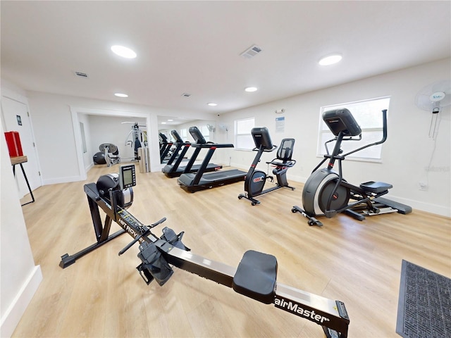 gym featuring recessed lighting, light wood-style flooring, visible vents, and baseboards