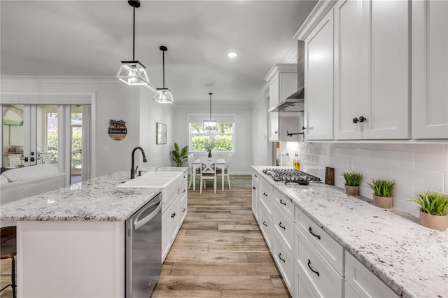 170 Live Oak Ct, New Smyrna Beach, FL 32168 - kitchen featuring tasteful backsplash, light wood-style flooring, white cabinets, appliances with stainless steel finishes, and a sink