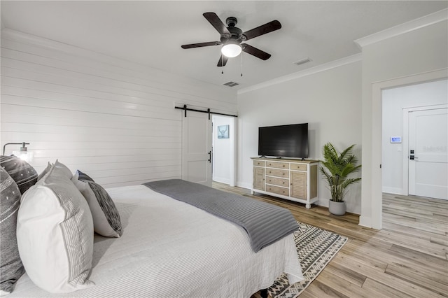 170 Live Oak Ct, New Smyrna Beach, FL 32168 - bedroom with crown molding, wood finished floors, visible vents, and a barn door
