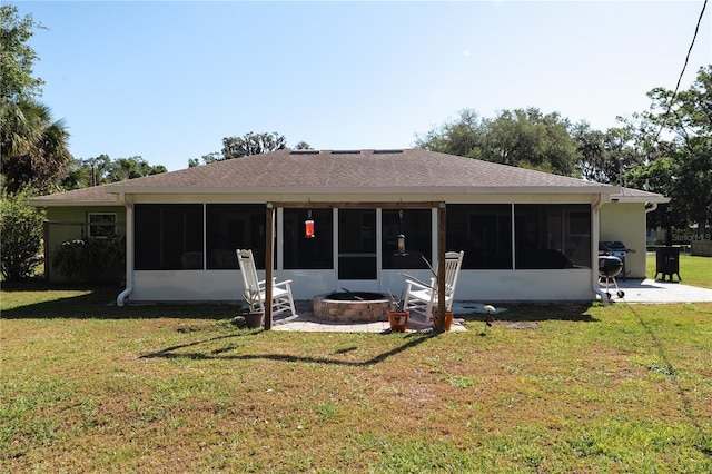 2204 Kumquat Dr, Edgewater, FL 32141 - view of front facade featuring a sunroom, roof with shingles, and a front yard