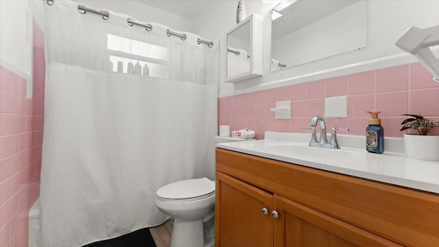 557 Berkshire Rd, Daytona Beach, FL 32114 - bathroom featuring tile walls, vanity, and toilet