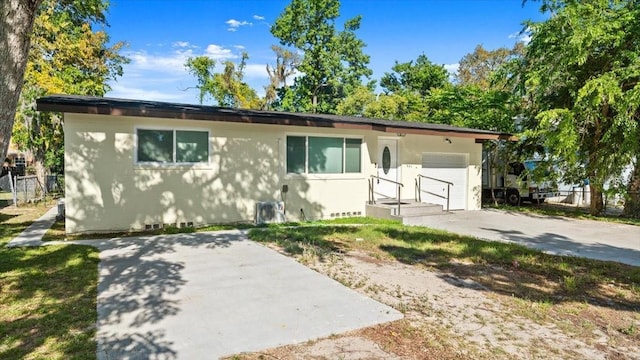 557 Berkshire Rd, Daytona Beach, FL 32114 - ranch-style house featuring stucco siding and fence
