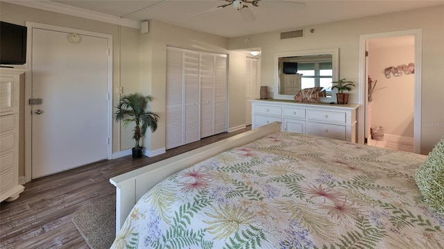 5499 Atlantic Unit 104, New Smyrna Beach, FL 32169 - bedroom with wood finished floors, a ceiling fan, a closet, visible vents, and baseboards