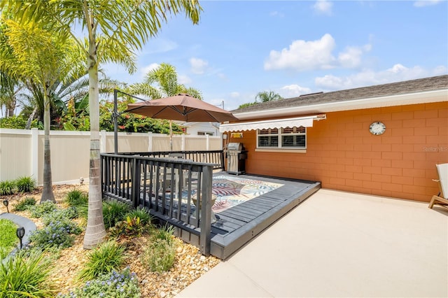 2548 E Compton St, Orlando, FL 32806 - deck with fence