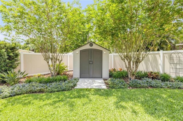 2548 E Compton St, Orlando, FL 32806 - view of shed with a fenced backyard