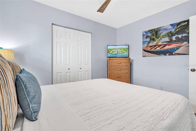 bedroom featuring ceiling fan and a closet