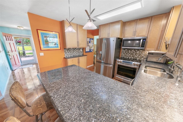 4350 Candlewood Ln, Ponce Inlet, FL 32127 - kitchen featuring a kitchen bar, tasteful backsplash, a sink, a peninsula, and stainless steel appliances