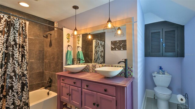 508 Faulkner St, New Smyrna Beach, FL 32168 - bathroom featuring double vanity, shower / bath combo with shower curtain, decorative backsplash, and toilet