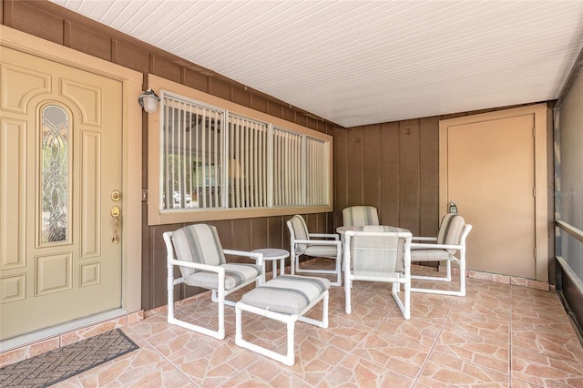 entrance to property with outdoor dining area