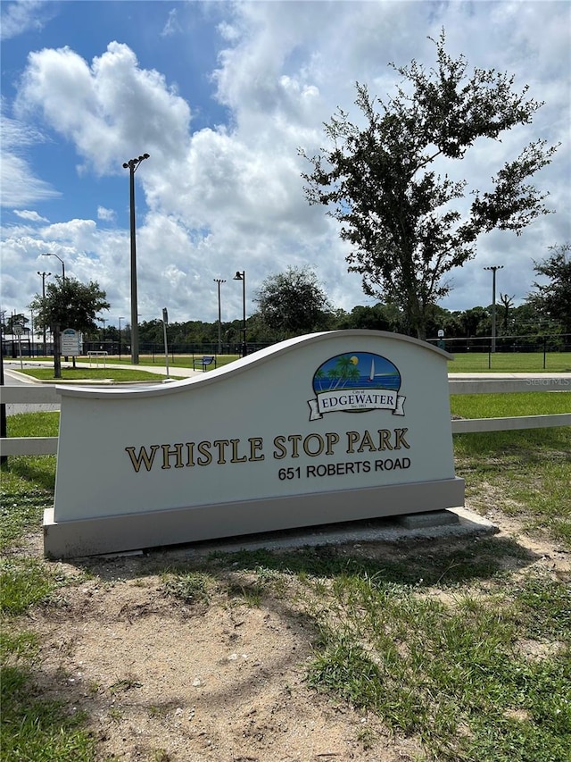 view of community / neighborhood sign