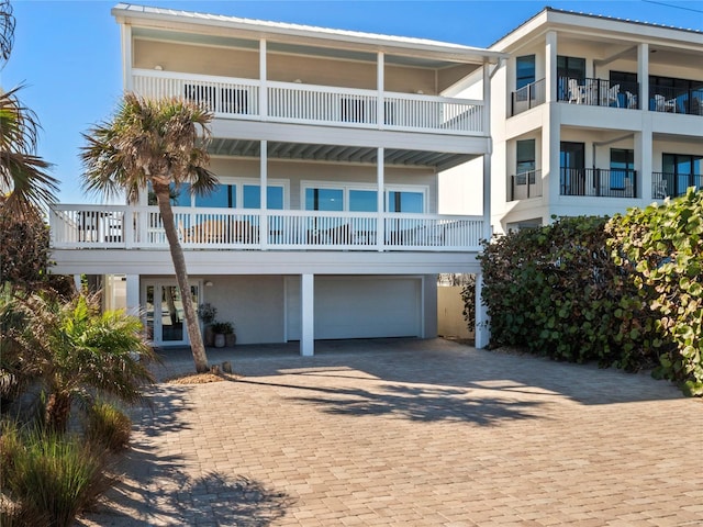 view of front facade with a garage and decorative driveway