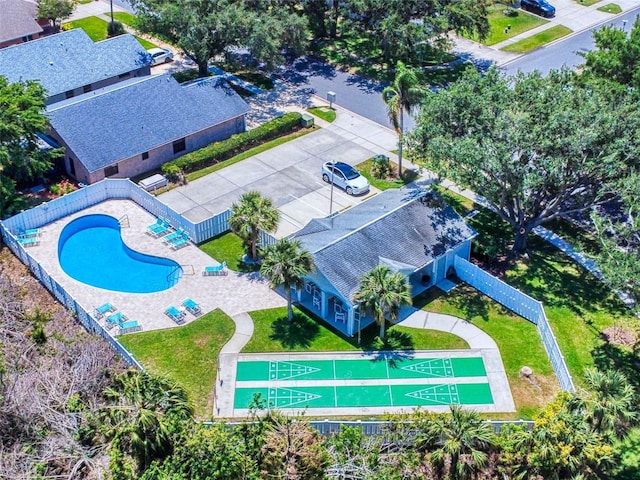 bird's eye view of a pool area