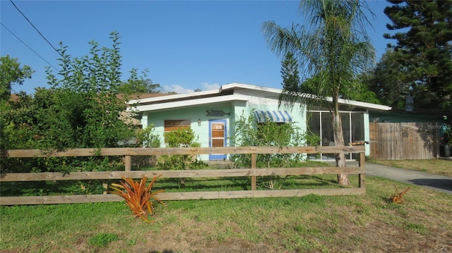 view of front of house with stucco siding