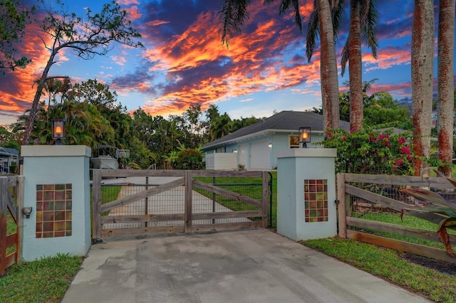 gate featuring fence