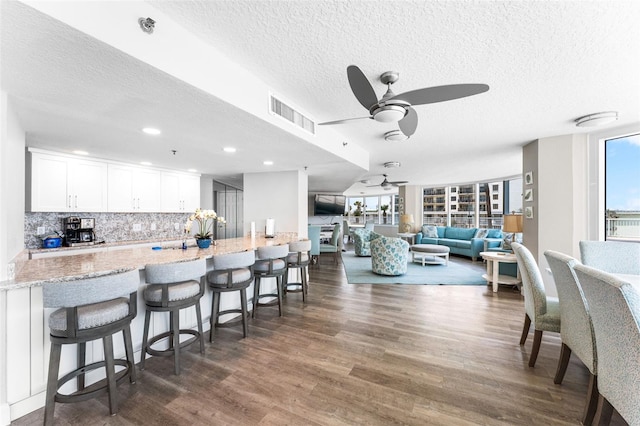 2625 S Atlantic Ave Unit 18Nw, Daytona Beach, FL 32118 - dining area featuring ceiling fan, a textured ceiling, dark wood-type flooring, and recessed lighting