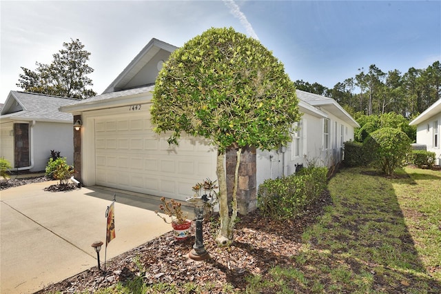 1442 Carlow Cir, Ormond Beach, FL 32174 - view of side of home with concrete driveway and roof with shingles