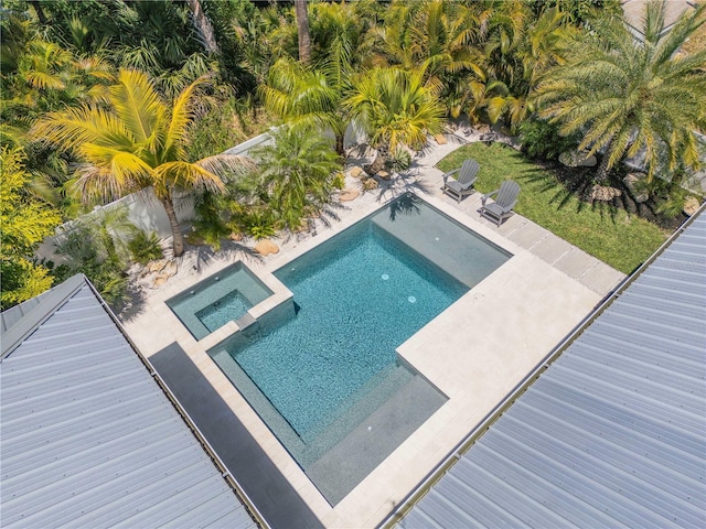 102 Inlet Shores Dr, New Smyrna Beach, FL 32168 - view of pool featuring a pool with connected hot tub and a patio