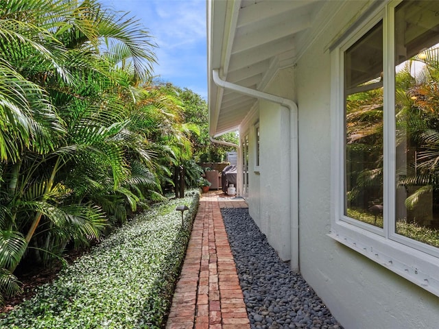 1215 Commodore Dr, New Smyrna Beach, FL 32168 - view of side of property featuring stucco siding