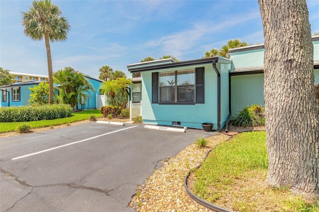 76 Heather Point Ct, New Smyrna Beach, FL 32169 - view of front of property with uncovered parking and stucco siding