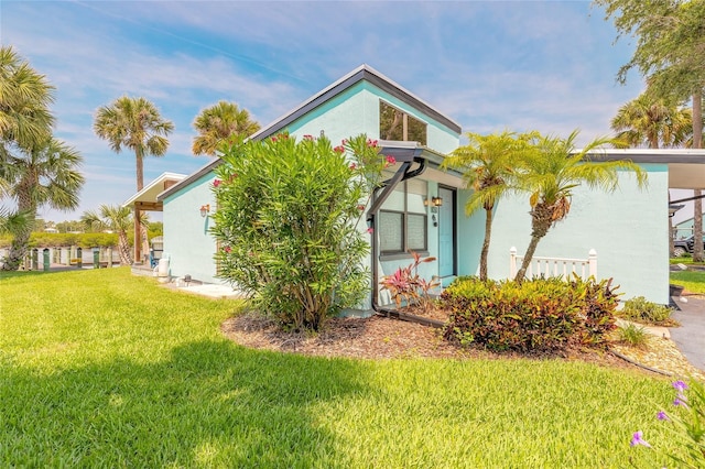 76 Heather Point Ct, New Smyrna Beach, FL 32169 - view of side of home with a yard and stucco siding